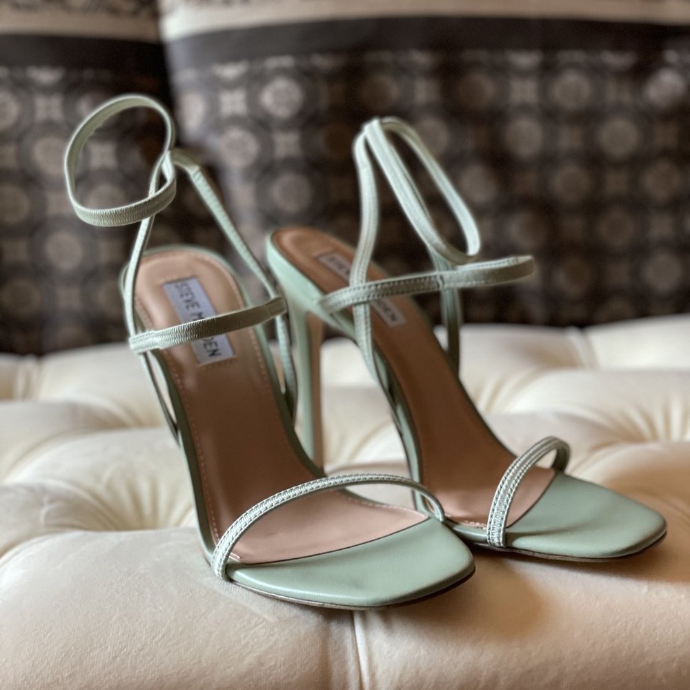 NWOT Steve Madden Nectur Heels Mint Green Size 8